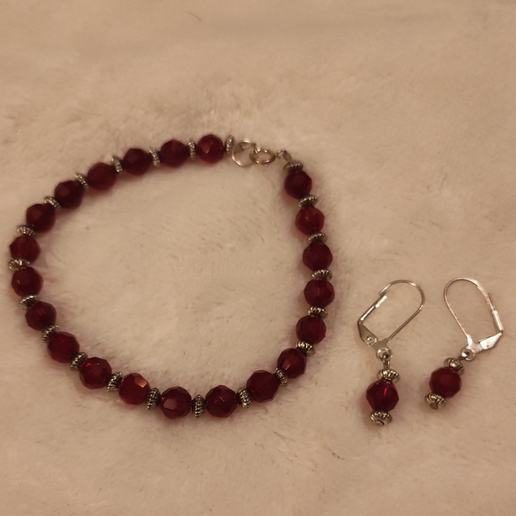 Elegant Red Beaded Jewelry Set - Picture 1 of 8